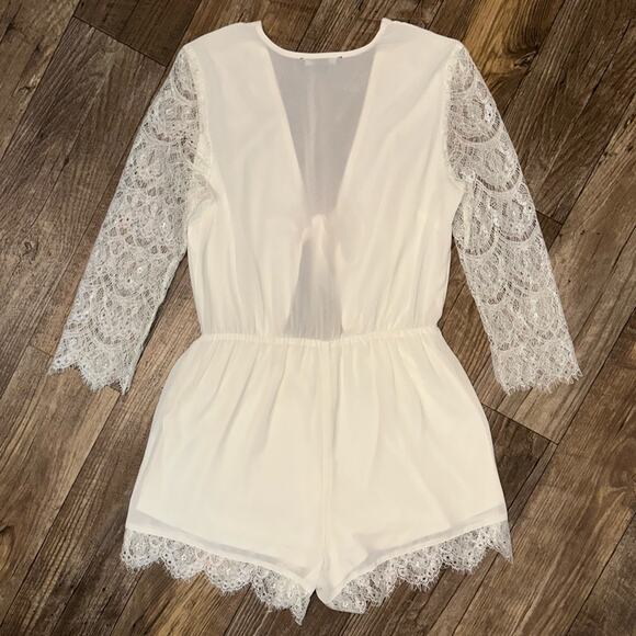 Forever 21 Lace Cutout Tie Front Romper Size Large - Picture 10 of 16